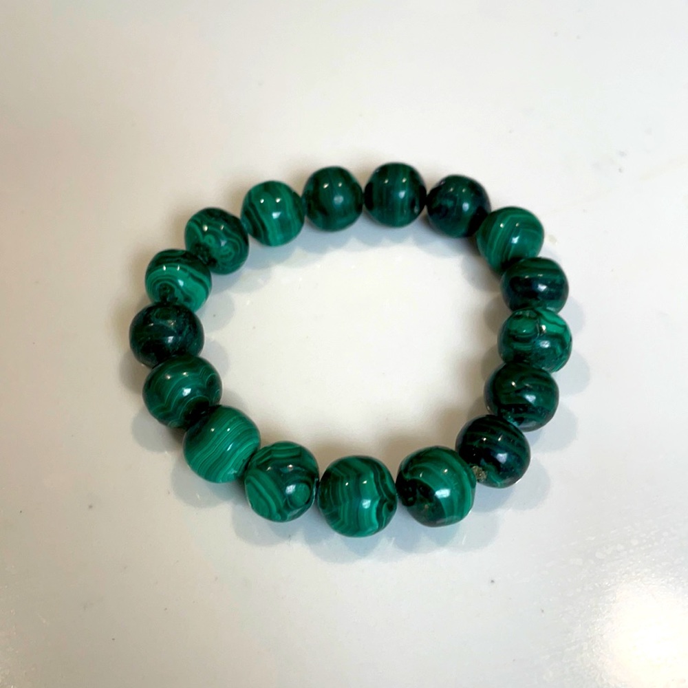Malachite bead bracket